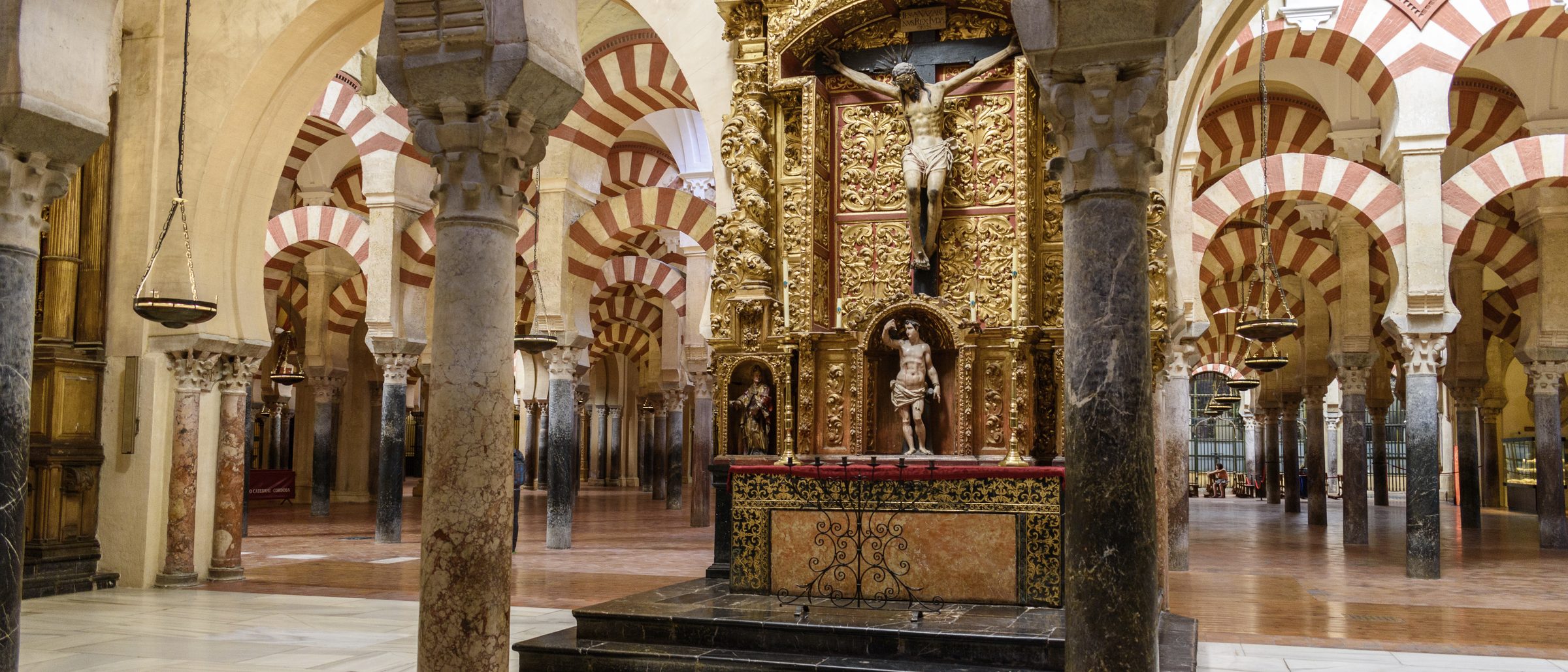 The red and white arches inside the Mezquita-Catedral of Córdoba