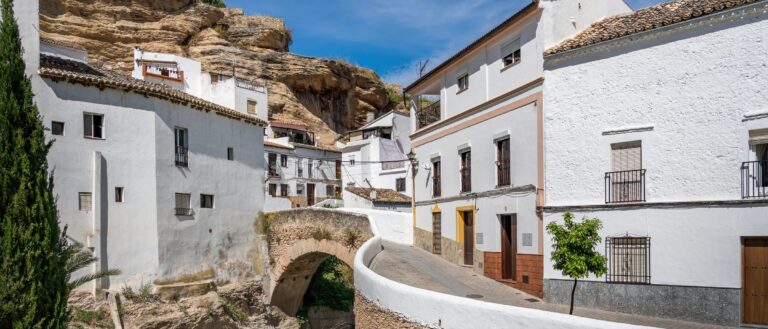 The bridge over the Trejo river and the rock overhangs of Setenil de las Bodegas